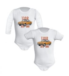 Škoda 110 R — body (Rozmiar: 9M; Długość rękawa: długi; Rodzaj nadruku: Škoda 110 R). Body niemowlęce nikiniki, bez wzorów, z bawełny, bez kołnierzyka, bez ramiączek. Za 59.00 zł.