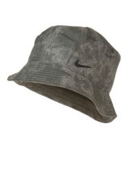 Nike Kapelusz w kolorze khaki rozmiar: M/L. Brązowe kapelusze damskie Nike, bez wzorów, z materiału. Za 136.13 zł.