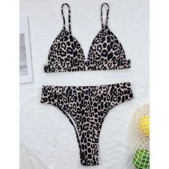 Strój kąpielowy z usztywnianymi miseczkami szybkoschnący Harlee. Stroje jednoczęściowe Intica, bez wzorów, z materiału. Za 139.00 zł.