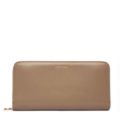 Portfel Calvin Klein. Brązowe portfele damskie Calvin Klein, bez wzorów. Za 329.99 zł.