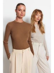 Trendyol Sweter w kolorze jasnobrązowym rozmiar: M. Brązowe swetry klasyczne damskie Trendyol, m, ze splotem, bez kołnierzyka. Za 109.26 zł.