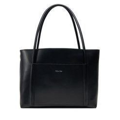 Torebka Calvin Klein. Czarne shopper bag Calvin Klein, bez wzorów, bez dodatków. Za 349.99 zł.