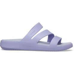 Klapki Dla Dorosłych Crocs Getaway Strappy Sandal. Zielone klapki damskie Crocs, bez wzorów, z materiału, bez obcasa, bez zapięcia. Za 159.99 zł.
