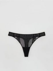 Majtki stringi z haftem - czarny. Czarne stringi Reserved, bez wzorów. Za 39.99 zł.