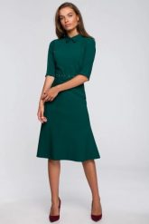 Elegancka sukienka koszulowa z kołnierzykiem paskiem zielona. Zielone sukienki damskie Stylove, bez wzorów, z materiału, biznesowe, bez ramiączek. Za 329.00 zł.
