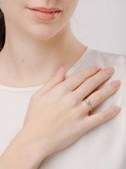 Pandora Srebrny pierścionek z cyrkoniami rozmiar: 58. Różowe pierścionki damskie Pandora, z cyrkonią, srebrne. Za 279.95 zł.