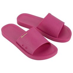 Klapki Ipanema Anat Classic Slide 83583 BE636 różowe. Czerwone klapki damskie bez wzorów, z materiału, bez obcasa, bez zapięcia. Za 154.29 zł.