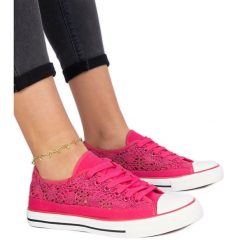 Różowe trampki damskie ażurowe. Czerwone trampki damskie w ażurowe wzory, z tkaniny, bez zapięcia. Za 78.89 zł.