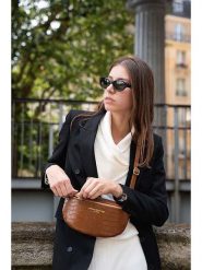 Maison héritage PARIS Skórzana saszetka "Kimi Croco" w kolorze jasnobrązowym - 28 x 15 x 5 cm rozmiar: onesize. Brązowe nerki i saszetki damskie maison héritage PARIS, bez wzorów, z materiału. Za 173.99 zł.