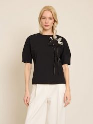 BGN Koszulka w kolorze czarnym rozmiar: 36. Czarne bluzki damskie BGN, z aplikacjami, bez kołnierzyka, bez ramiączek. Za 56.99 zł.