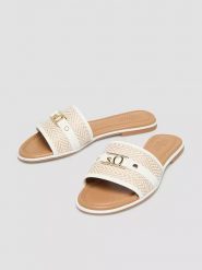 S.Oliver Klapki w kolorze białym rozmiar: 36. Białe klapki damskie S.Oliver, bez wzorów, z otwartym noskiem, bez obcasa, bez zapięcia. Za 100.99 zł.