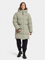 Didriksons Płaszcz zimowy Nomi Wns Parka 3 504832 Zielony Regular Fit. Zielone parki damskie Didriksons, na zimę, z syntetyku, bez kaptura. Za 1,019.00 zł.