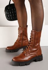 Jasnobrązowe Botki Typu Workery na Grubej Podeszwie Zdobione Przeszyciami Hetizora. Brązowe botki damskie Renee, z bawełny, eleganckie, bez obcasa, na płaskiej podeszwie, bez zapięcia. Za 139.99 zł.