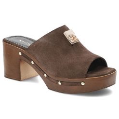 Klapki damskie Karino, ze skóry naturalnej zamszowej wysoki obcas platforma ozdobna aplikacja styl retro, brązowe, 5898/015-P. Brązowe klapki damskie Karino, z aplikacjami, ze skóry, bez obcasa, na obcasie, bez zapięcia. Za 509.00 zł.