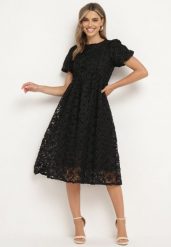 Czarna Rozkloszowana Sukienka z Przeźroczystym Tiulem z Ozdobnym Wzorem Exbia. Czarne sukienki damskie Born2be, w ażurowe wzory, z jeansu, eleganckie, bez ramiączek. Za 229.99 zł.