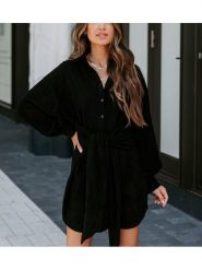 Milan Kiss Sukienka w kolorze czarnym rozmiar: M. Czarne sukienki damskie Milan Kiss, bez wzorów, z wiskozy, bez ramiączek. Za 195.77 zł.