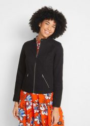 Kurtka z bawełnianego diagonalu, z elastycznymi wstawkami po bokach. Czarne kurtki damskie bonprix, bez wzorów, z bawełny, bez kaptura. Za 249.99 zł.