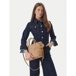 Torebka Guess. Czarne shopper bag Guess, z aplikacjami, bez dodatków. Za 719.99 zł.