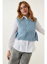 Happiness Istanbul Bezrękawnik w kolorze błękitnym rozmiar: S/M. Niebieskie swetry klasyczne damskie Happiness Istanbul, m, ze splotem, bez kołnierzyka. Za 65.85 zł.