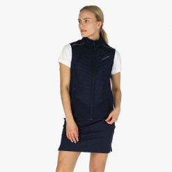 Ocieplana kamizelka treningowa damska Swedemount On Course Vest wodoodporna. Niebieskie kamizelki damskie SWEDEMOUNT, bez zapięcia, do biegania. Za 249.99 zł.