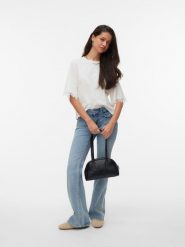 Vero Moda Koszulka w kolorze białym rozmiar: S. Białe bluzki damskie Vero Moda, s, bez wzorów, z bawełny, bez kołnierzyka, bez ramiączek. Za 59.95 zł.