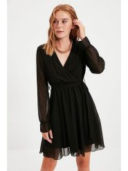 Trendyol Sukienka w kolorze czarnym rozmiar: 38. Czarne sukienki damskie Trendyol, bez wzorów, z tkaniny, bez ramiączek. Za 87.95 zł.