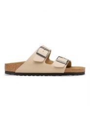 Birkenstock Klapki "Arizona" w kolorze beżowym rozmiar: 41. Brązowe klapki damskie Birkenstock, bez wzorów, z otwartym noskiem, bez obcasa, bez zapięcia. Za 333.81 zł.