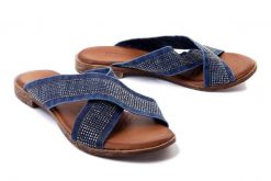 ARTIKER RELAKS 44C0203 jeans, klapki damskie. Niebieskie klapki damskie Artiker Relaks, bez wzorów, z jeansu, bez obcasa, bez zapięcia. Za 113.94 zł.