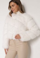 Biała Krótka Kurtka z Futerkiem na Haftki Loreinda. Białe kurtki damskie Born2be, bez wzorów, z jeansu, bez kaptura. Za 299.99 zł.