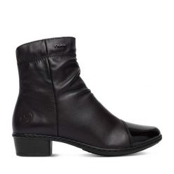 Botki Rieker. Brązowe botki damskie Rieker, bez obcasa, na słupku, bez zapięcia. Za 379.99 zł.