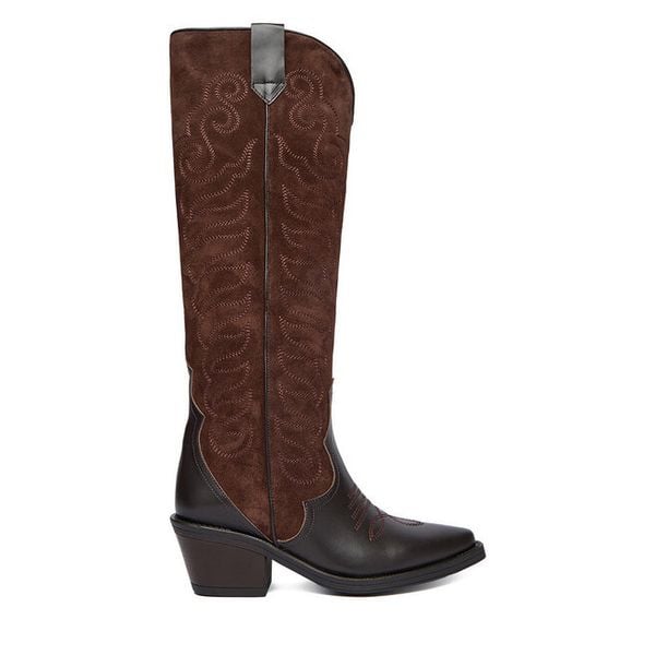 Kowbojki Badura. Brązowe kozaki damskie Badura, bez obcasa, na słupku, bez zapięcia. Za 629.99 zł.