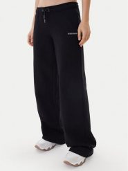 Guess Jeans Spodnie dresowe W6RB52 K68I4 Czarny Regular Fit. Czarne spodnie dresowe damskie Guess Jeans, s, z aplikacjami, z bawełny. Za 299.99 zł.