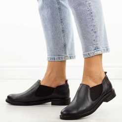 Granatowe skórzane Polskie półbuty damskie Gregors 1156. Niebieskie półbuty damskie GREGORS, na wiosnę, bez wzorów, z jeansu, z okrągłym noskiem, bez obcasa, na płaskiej podeszwie, bez zapięcia. Za 379.00 zł.