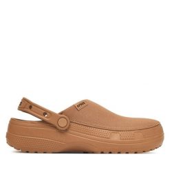 Klapki Crocs. Brązowe klapki damskie Crocs, bez wzorów, bez obcasa, bez zapięcia. Za 259.99 zł.