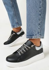 Czarne Sznurowane Sneakersy na Płaskiej Podeszwie z Cyrkoniami Myleigh. Czarne obuwie sportowe damskie Born2be, bez zapięcia. Za 89.99 zł.