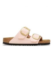 Birkenstock Klapki "Arizona" w kolorze jasnoróżowym rozmiar: 40. Różowe klapki damskie Birkenstock, bez wzorów, z otwartym noskiem, bez obcasa, bez zapięcia. Za 434.85 zł.