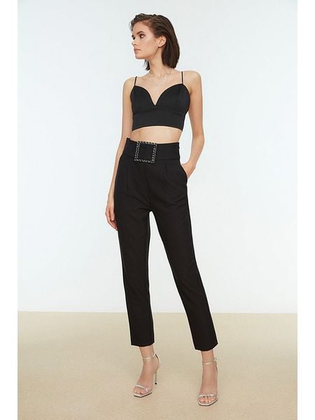 Trendyol Spodnie w kolorze czarnym rozmiar: 42. Czarne spodnie materiałowe damskie Trendyol, z aplikacjami, z materiału. Za 61.17 zł.