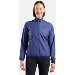 Kurtka przeciwwiatrowa Odlo Jacket ESSENTIAL LIGHT. Fioletowe kurtki damskie ODLO, bez wzorów, z softshellu, bez kaptura. Za 399.99 zł.