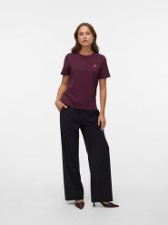 Vero Moda Koszulka w kolorze bordowym rozmiar: S. Czerwone bluzki damskie Vero Moda, s, bez wzorów, z bawełny, bez kołnierzyka, bez ramiączek. Za 48.28 zł.