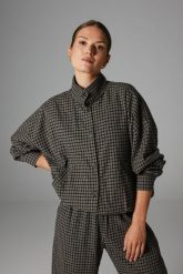 KURTKA PILAR SZARO- CZARNA M - Flawless. Czarne kurtki damskie Flawless, m, bez wzorów, z bawełny, bez kaptura. Za 619.00 zł.