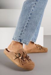 Jasnobrązowe Klapki na Platformie Ozdobione Koralikami Klamrami i Frędzlami Leurecea. Brązowe klapki damskie Renee, bez wzorów, bez obcasa, na platformie, bez zapięcia. Za 109.99 zł.