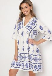 Niebiesko-Biała Wiskozowa Sukienka ze Wzorem Boho Frisana. Niebieskie sukienki damskie Born2be, bez wzorów, z materiału, boho, bez ramiączek. Za 89.99 zł.