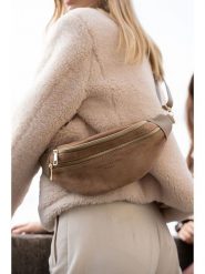 Maison héritage PARIS Skórzana saszetka "Mouki" w kolorze jasnobrązowym - 27 x 11,5 x 7,5 cm rozmiar: onesize. Brązowe nerki i saszetki damskie maison héritage PARIS, bez wzorów, z materiału. Za 239.99 zł.