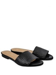 LaShoe Klapki w kolorze czarnym rozmiar: 41. Czarne klapki damskie LaShoe, bez wzorów, z materiału, bez obcasa, bez zapięcia. Za 229.46 zł.