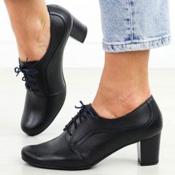 Granatowe Polskie półbuty damskie Gregors 921. Niebieskie półbuty damskie GREGORS, bez wzorów, ze skóry, bez obcasa, na obcasie, bez zapięcia. Za 379.00 zł.