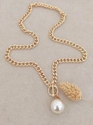 Nakkash Pozłacany naszyjnik z perłami syntetycznymi - dł. 42 cm rozmiar: onesize. Białe naszyjniki damskie Nakkash, z perłą, pozłacane. Za 65.54 zł.