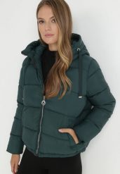 Ciemnozielona Kurtka Puffer Pikowana z Kapturem Shannone. Zielone kurtki damskie Born2be, na zimę, xl, bez wzorów, z kapturem. Za 89.99 zł.