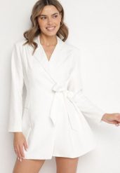 Biała Kopertowa Sukienka z Imitacją Kieszeni Talriti. Białe sukienki damskie Born2be, bez wzorów, eleganckie, bez ramiączek. Za 89.99 zł.