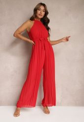 Czerwony Kombinezon z Dekoltem Typu Halter i Gumką w Talii Zolefia. Czerwone sukienki damskie Renee, bez wzorów, eleganckie, bez ramiączek. W wyprzedaży za 75.99 zł.