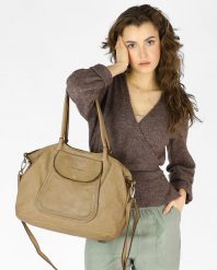 Shopperka beżowa khaki MARCO MAZZINI v86d. Brązowe shopper bag bez wzorów, ze skóry, na ramię, duże, bez dodatków. Za 489.25 zł.